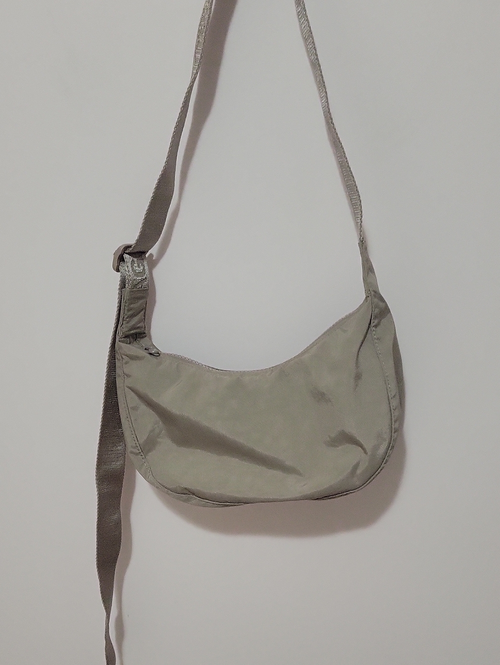 BAGGU Small Nylon Crescent Bag Dove Crossbody